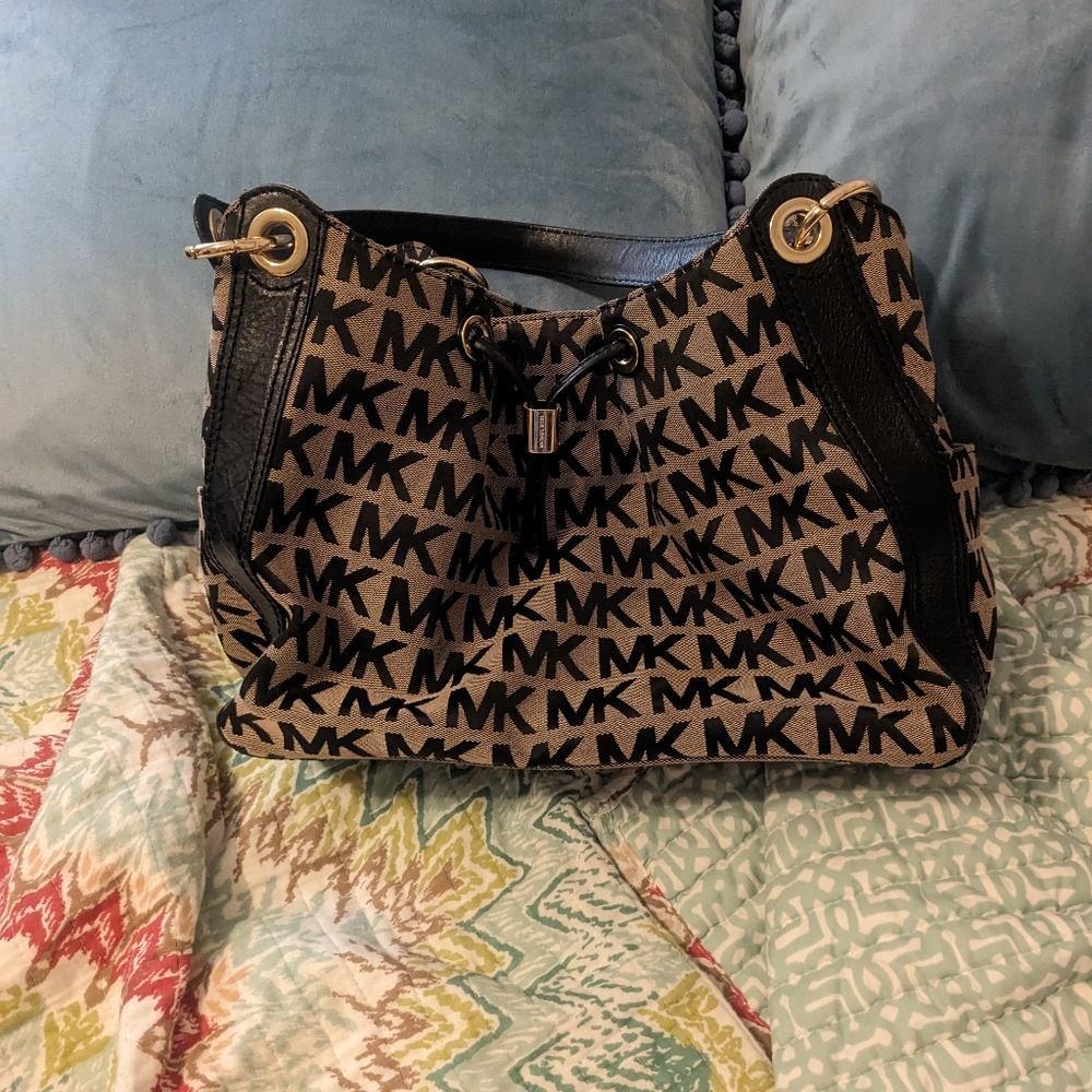 Hand bag
